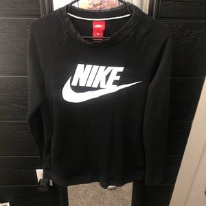 Nike crewneck with pockets